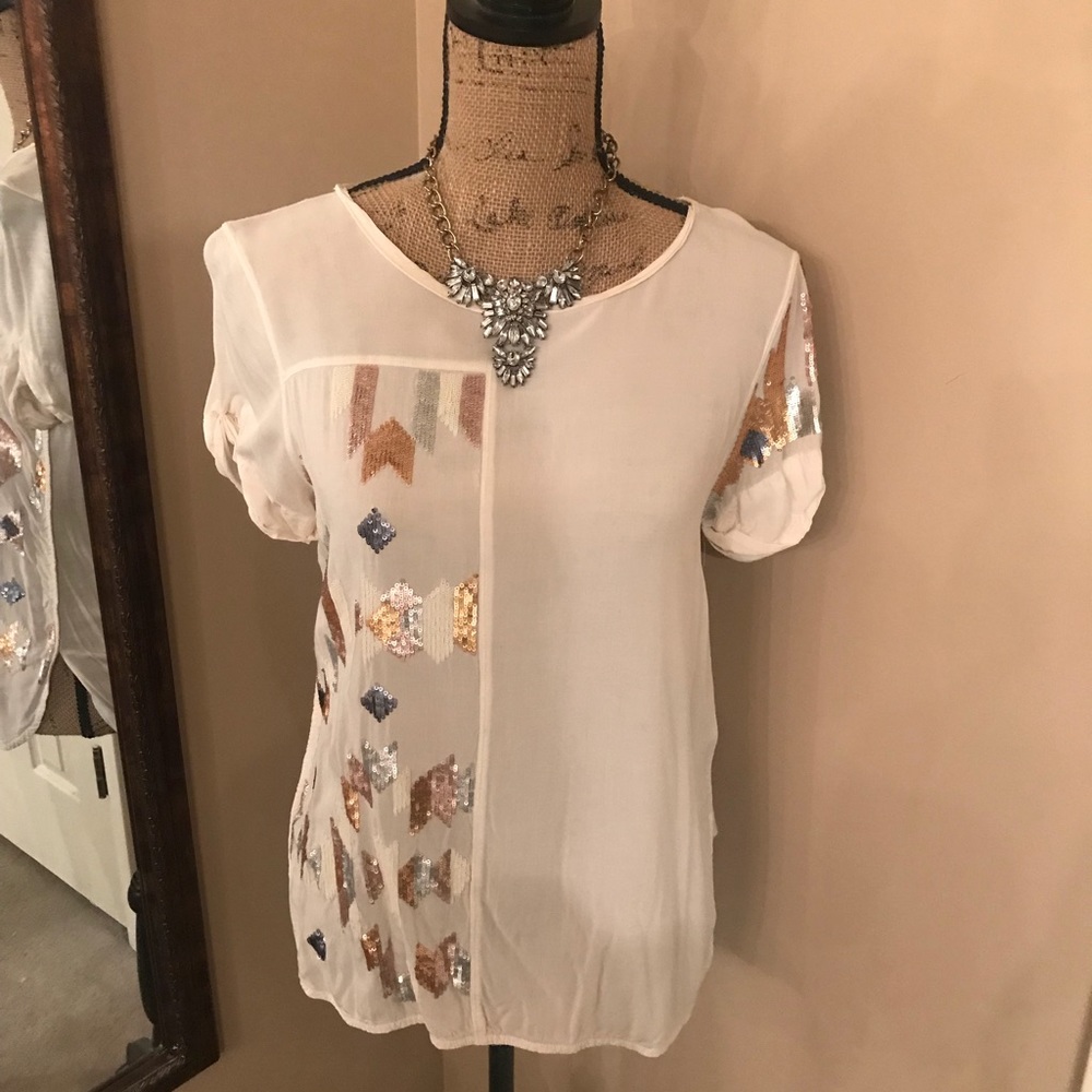 Adorable detailed top