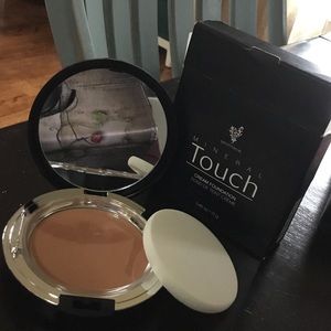 Younique cream foundation in satin