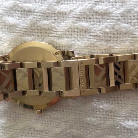 Burberry - Picture 3 of 5