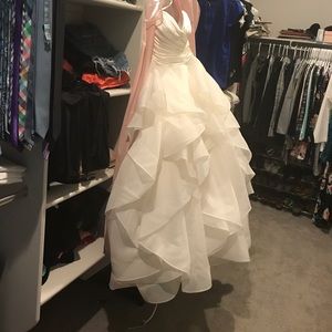 Size 6 wedding dress worn on 10/26/17