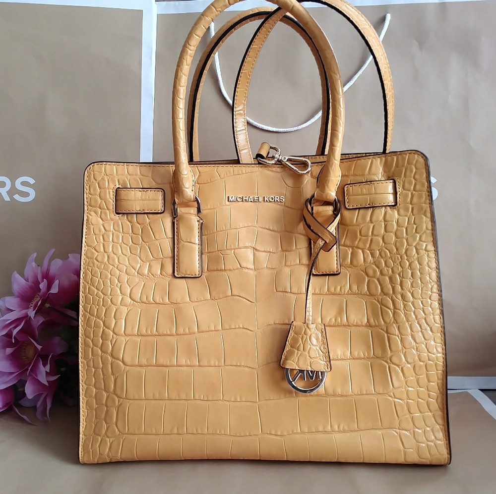 Michael Kors Dillon purse bag tote handbag