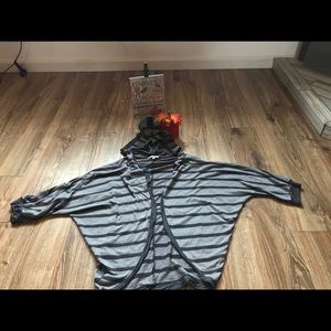 Women's/junior shrug style cover up