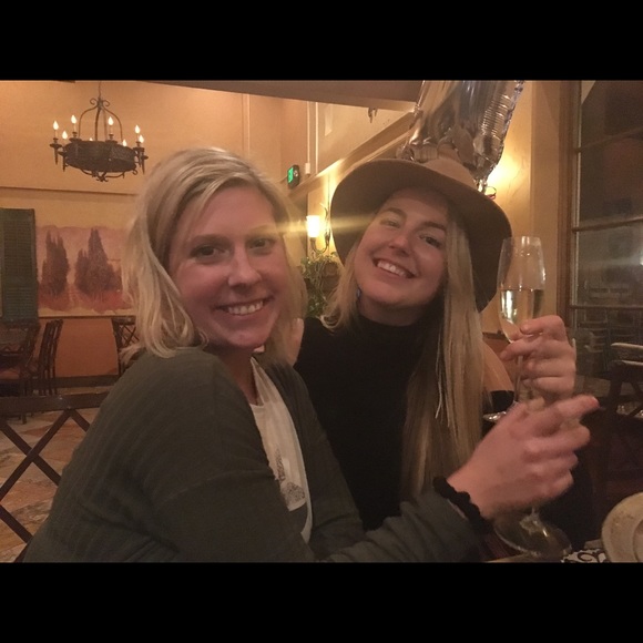 Meet your Posher, Paige - Picture 2 of 5