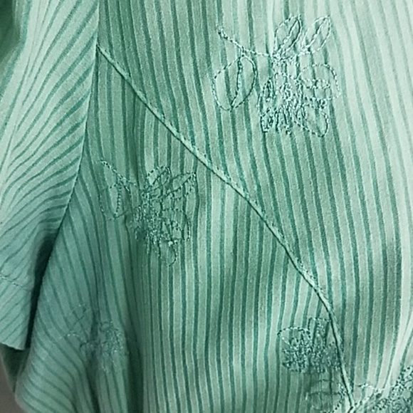 Apt.9 Flower Light Green Blouse Size XL - Picture 6 of 8
