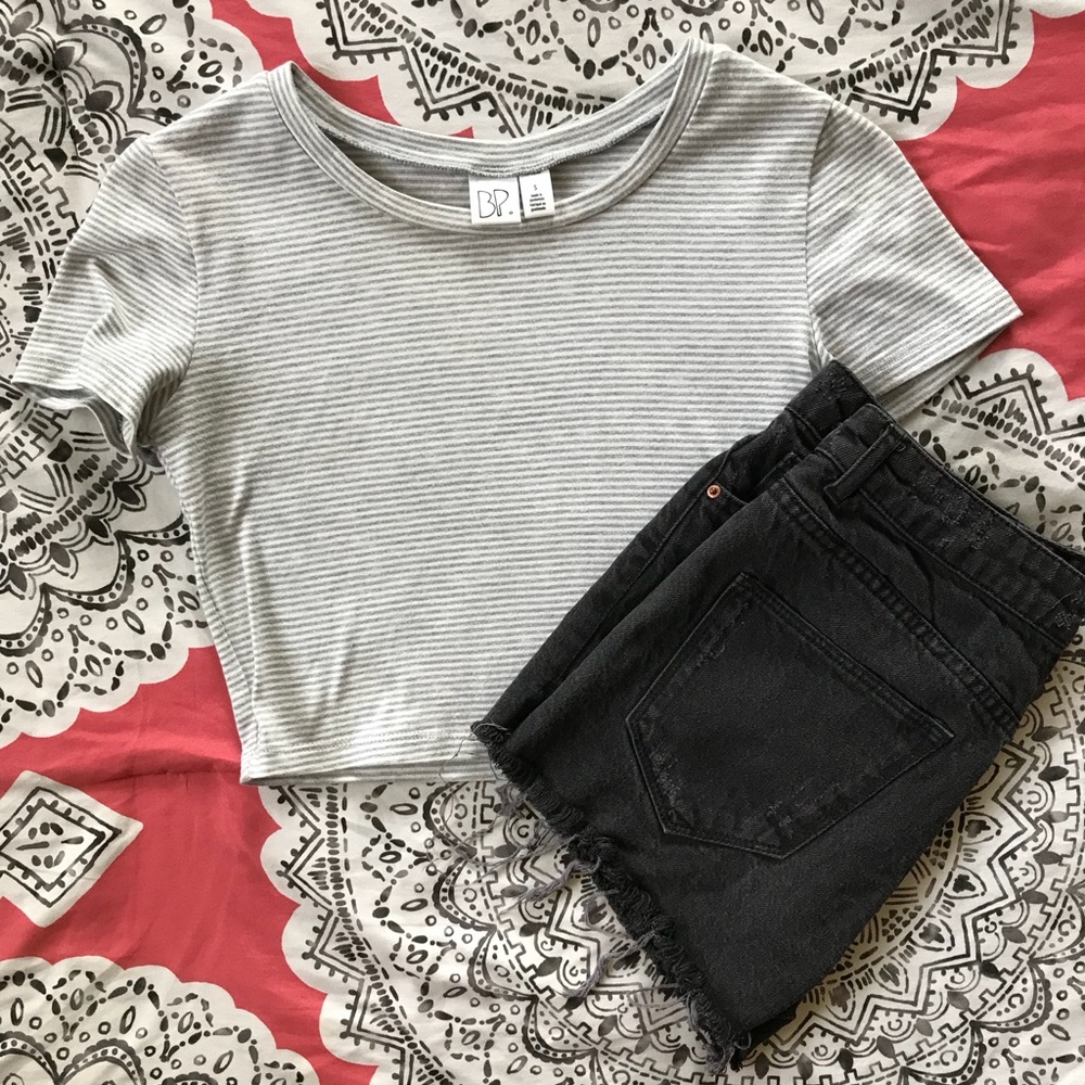 ◾️High Waisted Shorts