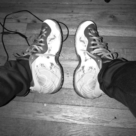 Athletic_Shoes