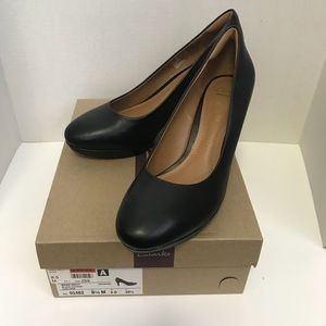Clark’s Brier Dolly Black Pumps