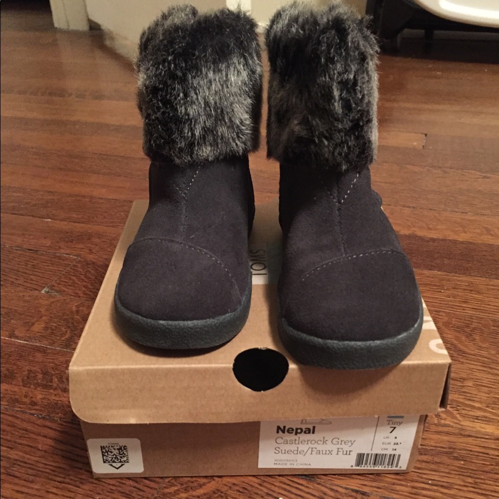 Toddler 7 NWT Toms boots