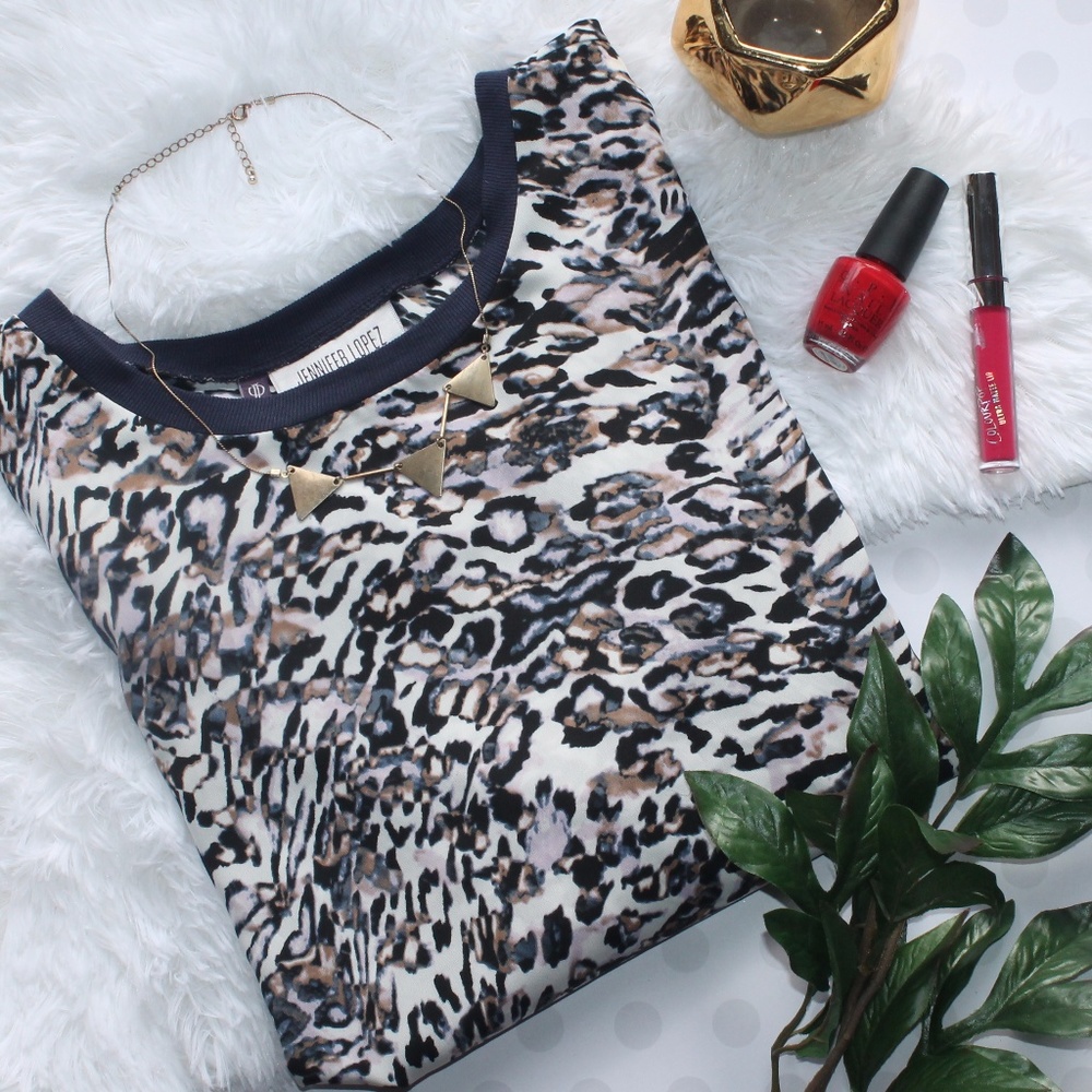 JENNIFER LOPEZ • SILKY ANIMAL PRINT TOP