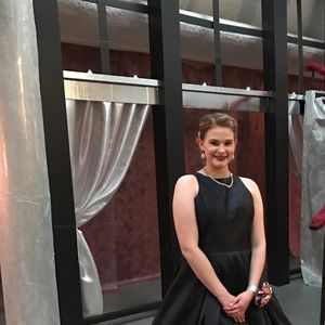 Meet your Posher, Laurel