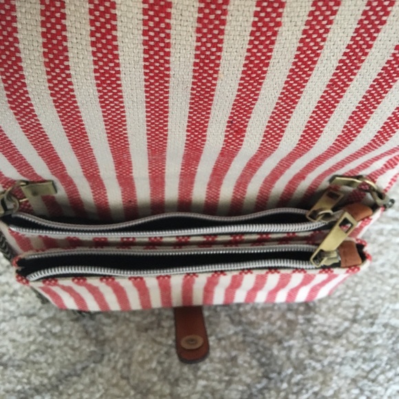 Adorable striped crossbody - excellent condition! - Picture 3 of 3