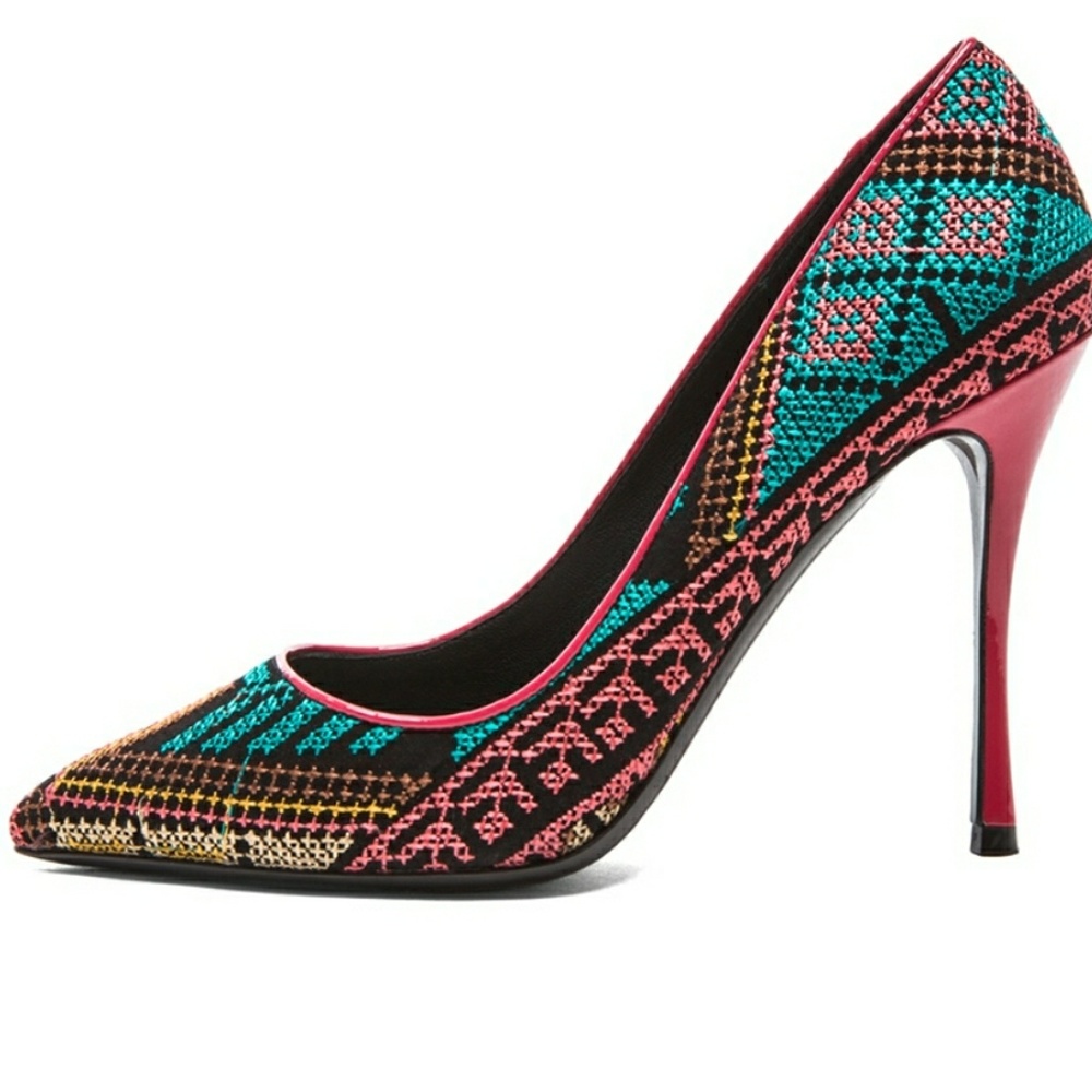 Nicholas Kirkwood Women's Embroidered Pumps