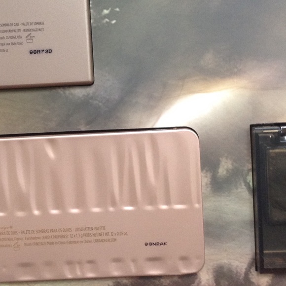 💄HP!! NWT URBAN DECAY Vault VOL II - Picture 4 of 8