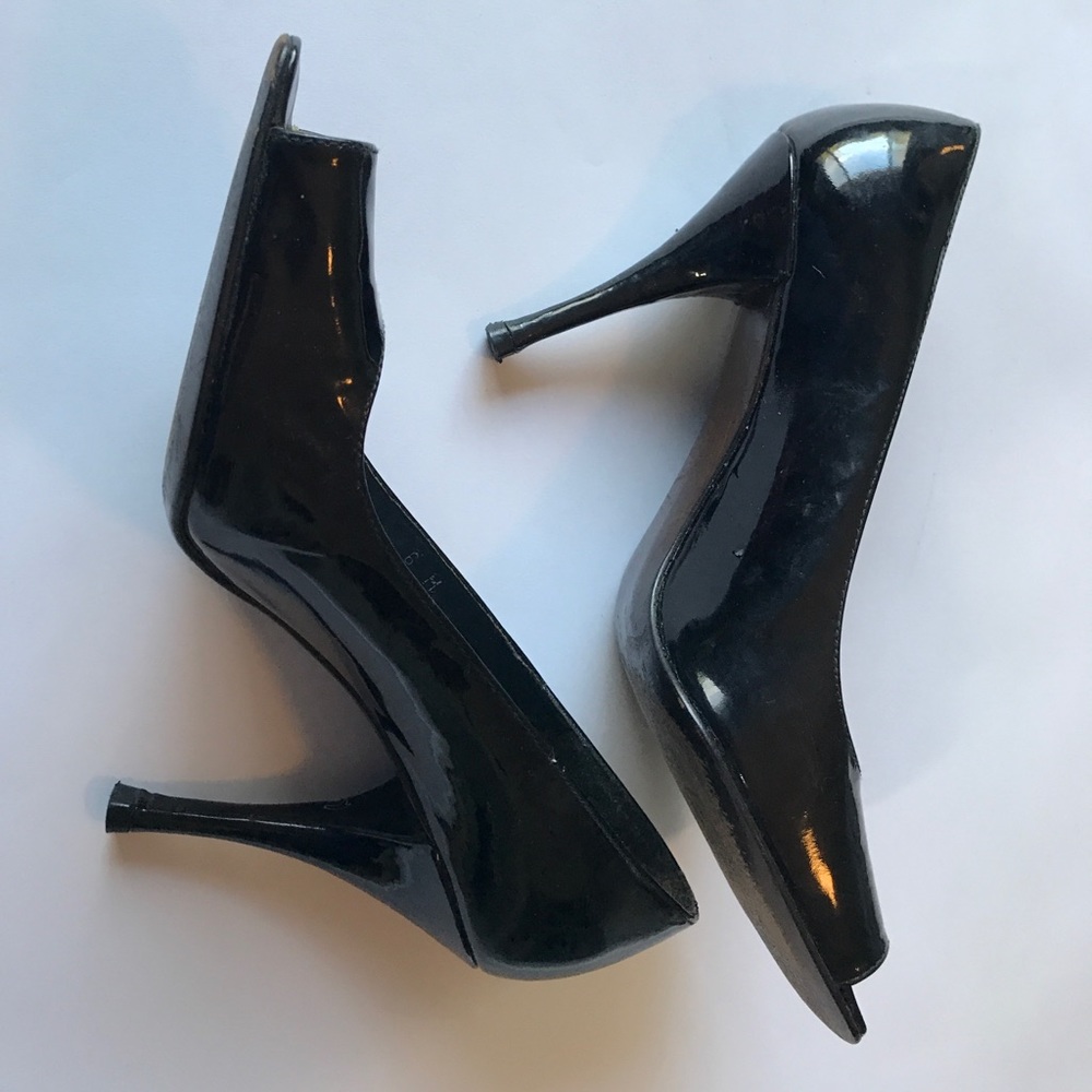 Stuart Weitzman Black Patent Peep-Toe Size 6m