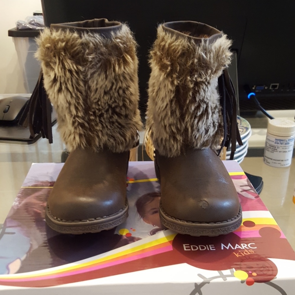 EDDIE MARC KIDS BOOTS...SIZE 8