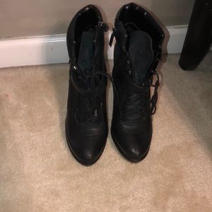 BCBGMAXAZRIA
Black Nola Leather Sneaker Pumps