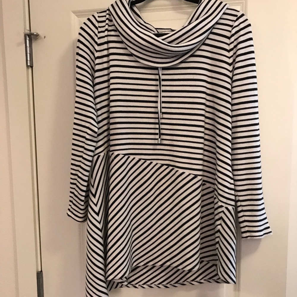 Zynergy (Chico) Sweater Black and white stripes