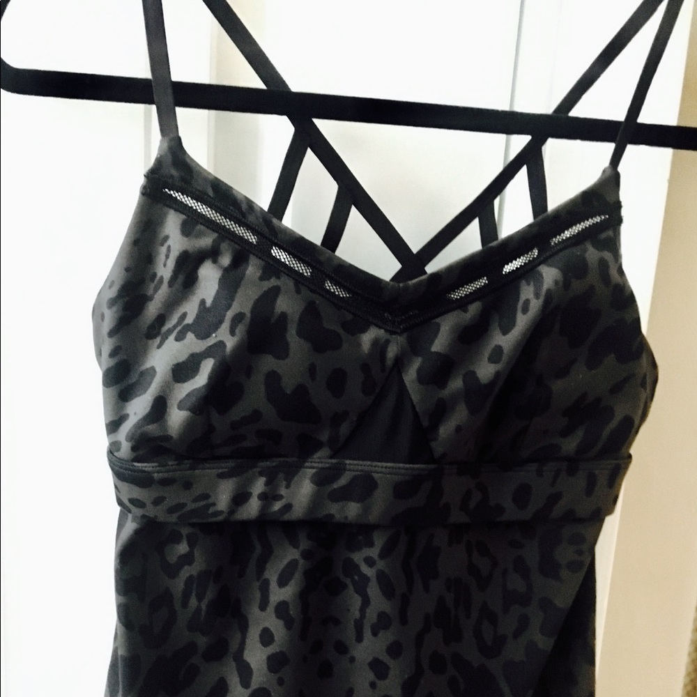 Lululemon Tank size 6 with built in bra