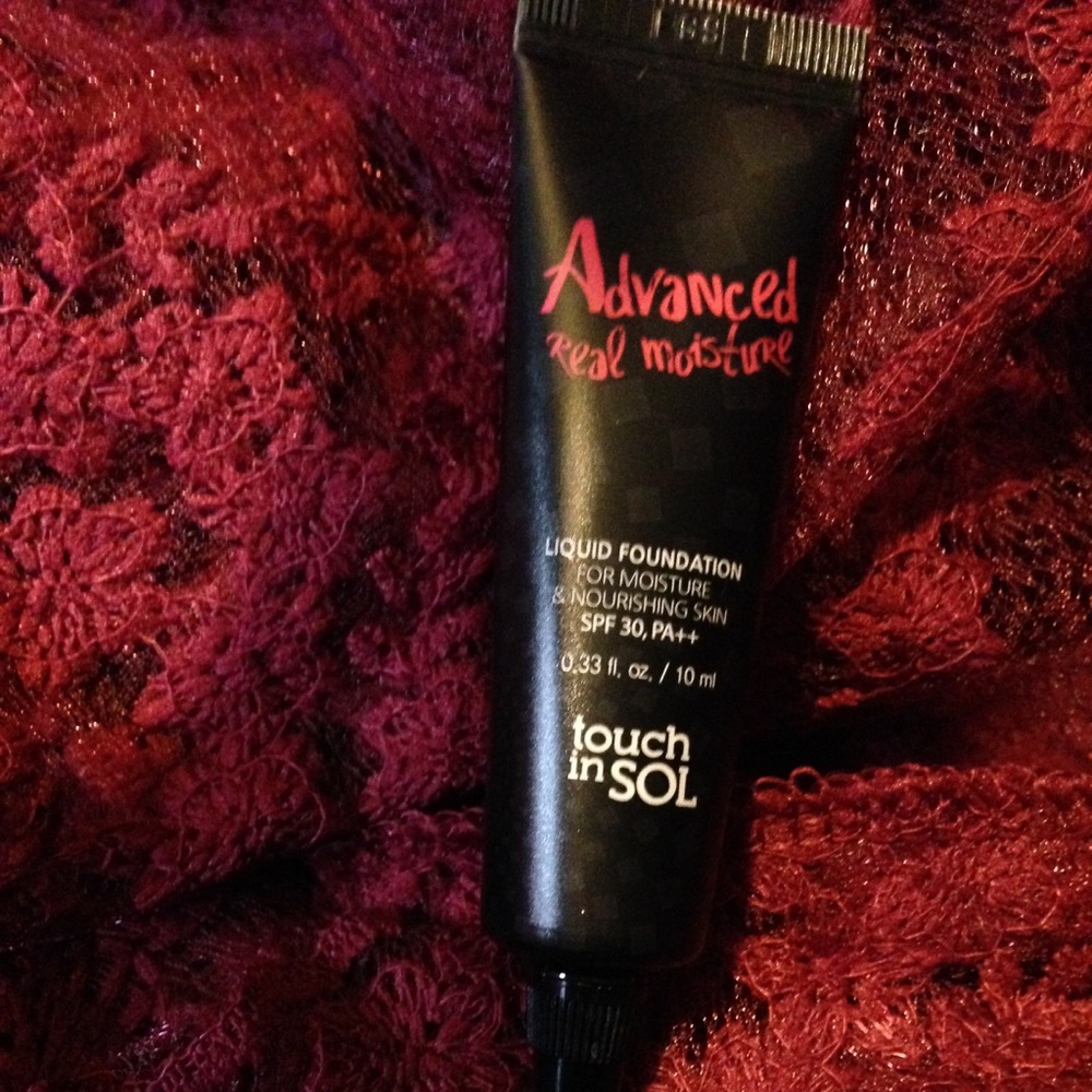 Advanced real moisture foundation