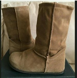 American eagle suede ugg style boots