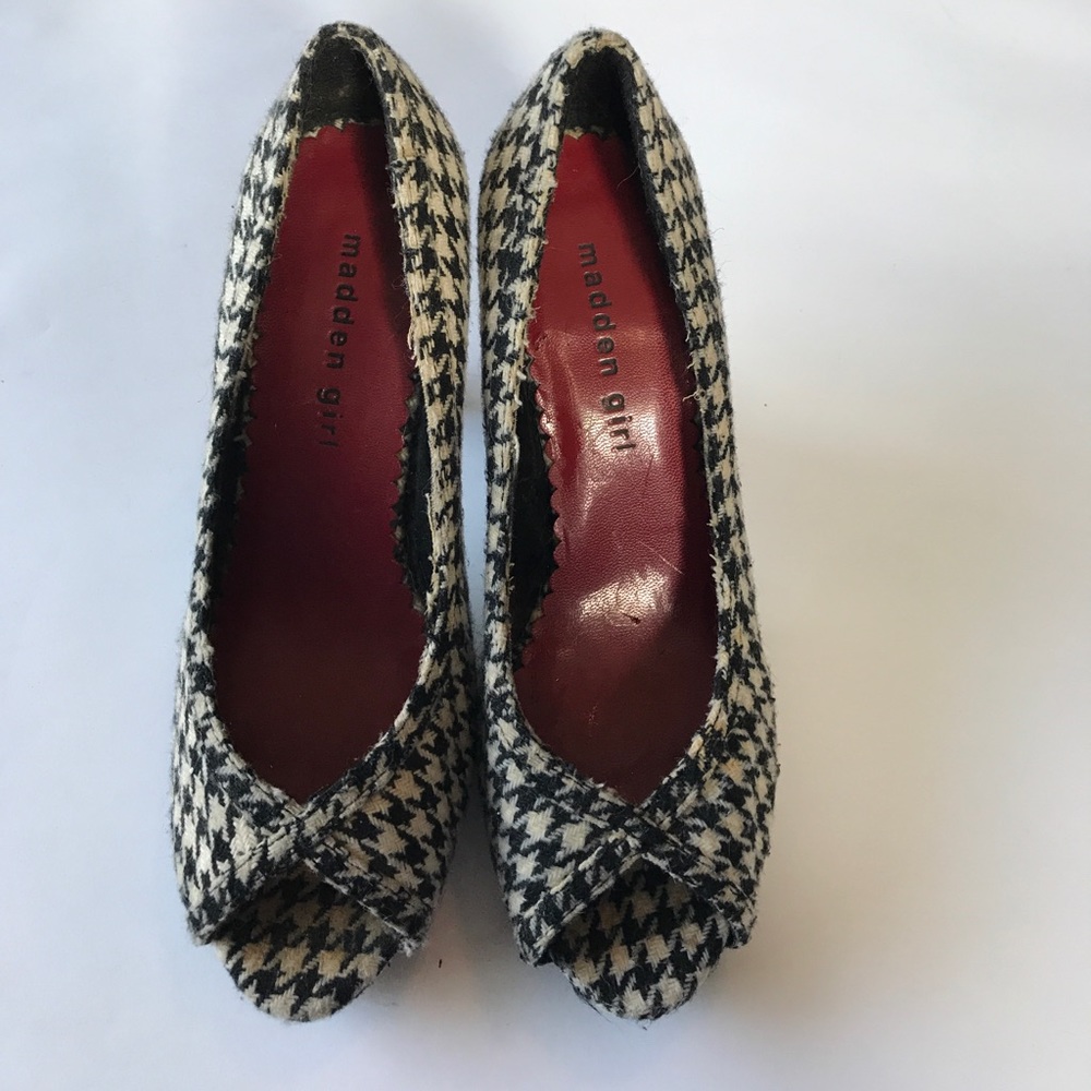 Madden girl size 6 houndstooth peep toe heels.