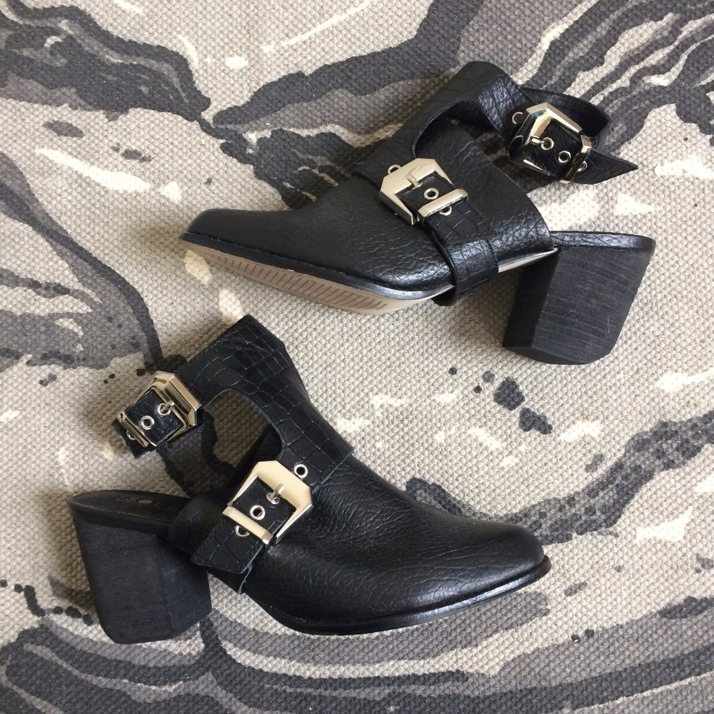 Sol Sana Buckle black buckle mule 10