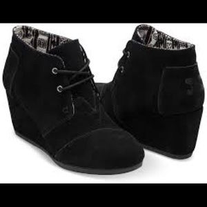 BLACK TOMS WEDGES—lightly used