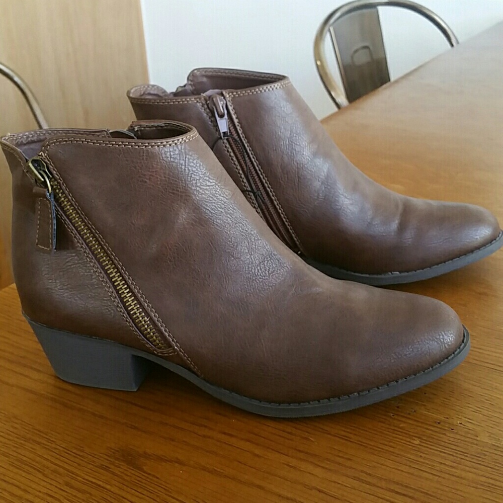 Wet seal boots