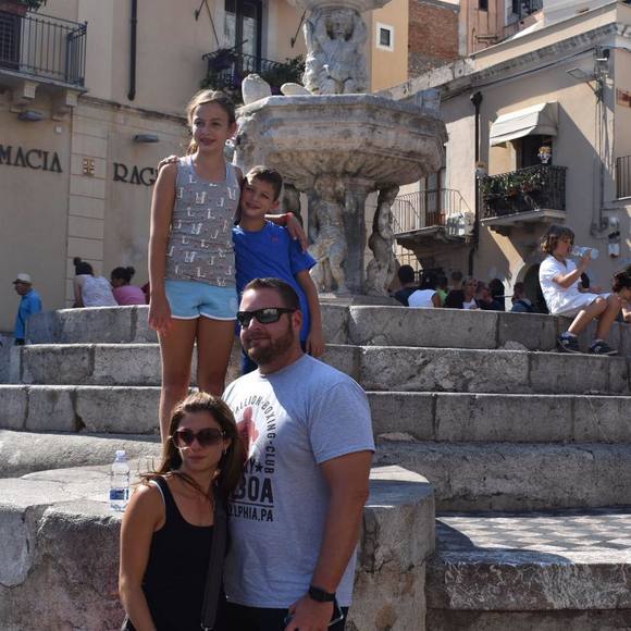 Meet your Posher, Dyana - Picture 1 of 1