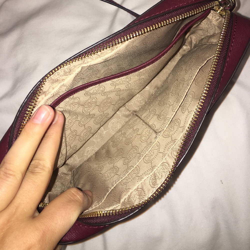 Michael Kors Jet Set Crossbody - Picture 2 of 3