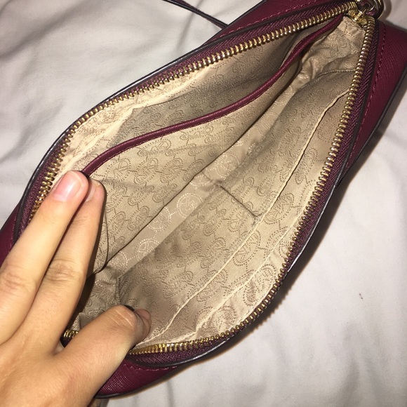 Michael Kors Jet Set Crossbody - Picture 2 of 3