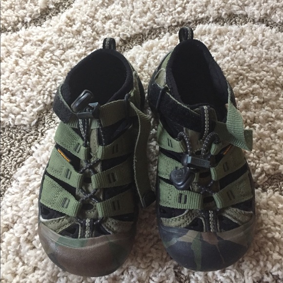 dillards keen sandals