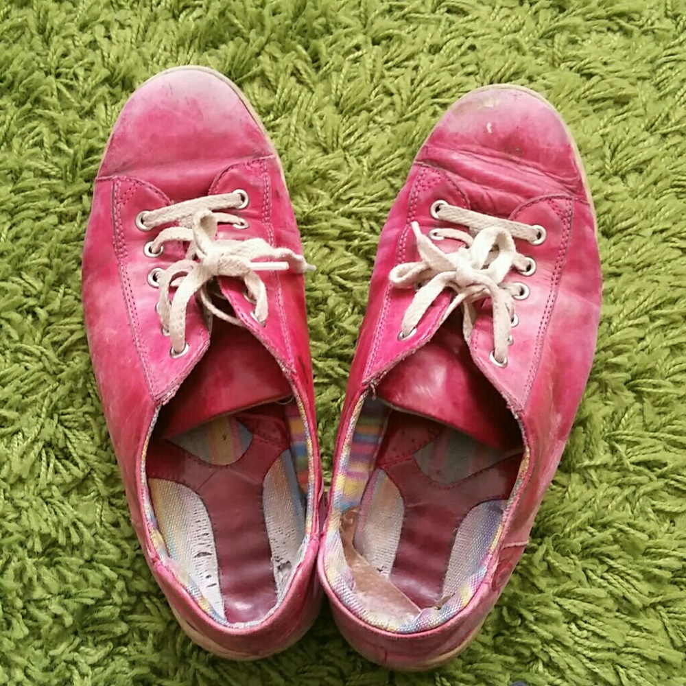ISO born sneakers, color flexible