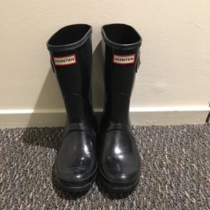 Short shiny black Hunter rain boots