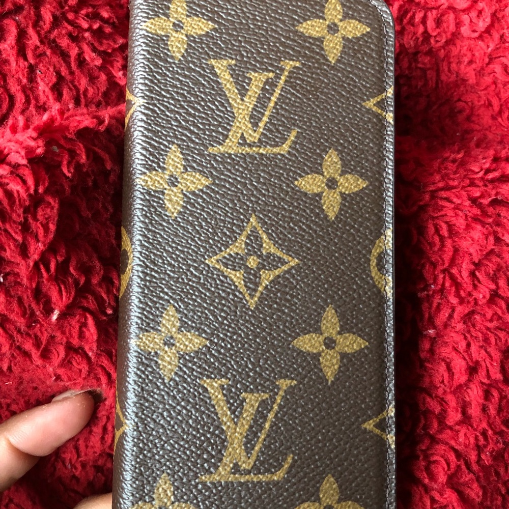 Authentic Louis Vuitton IPhone 6/7 folio case