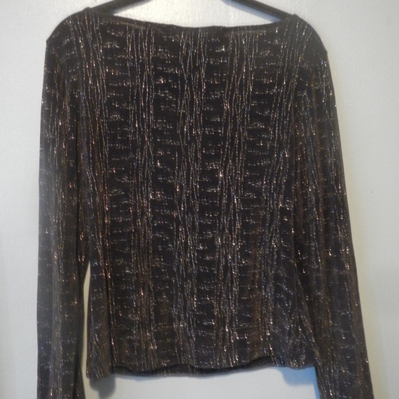 Gorgeous Black & Silver Top - Picture 2 of 3