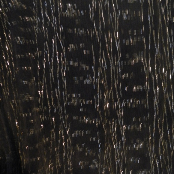 Gorgeous Black & Silver Top - Picture 3 of 3