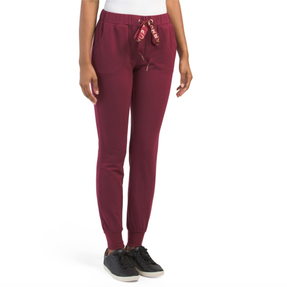 Joggers with branded drawstring