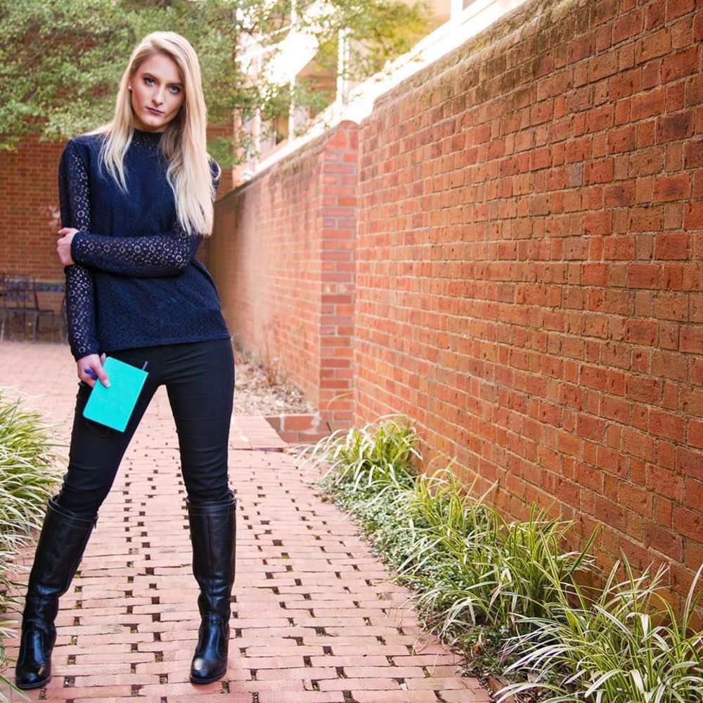 Meet your Posher, Caitlyn