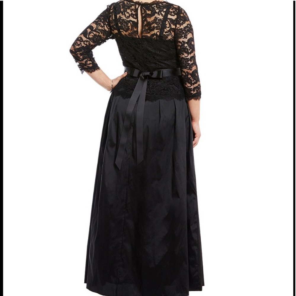🅿️Adrianna Papell Black Lace Ballgown - Picture 2 of 2