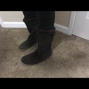 Brown winter boots