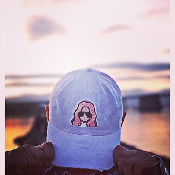 "HoneyLove" Dad Hats - Picture 2 of 4