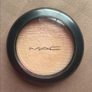 MAC Extra Dimension Skinfinish in Show Gold