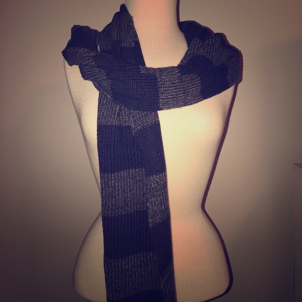 Banana Republic scarf dark gray