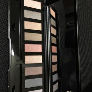 Makeover Essentials Classic 10 Eyeshadow Palette