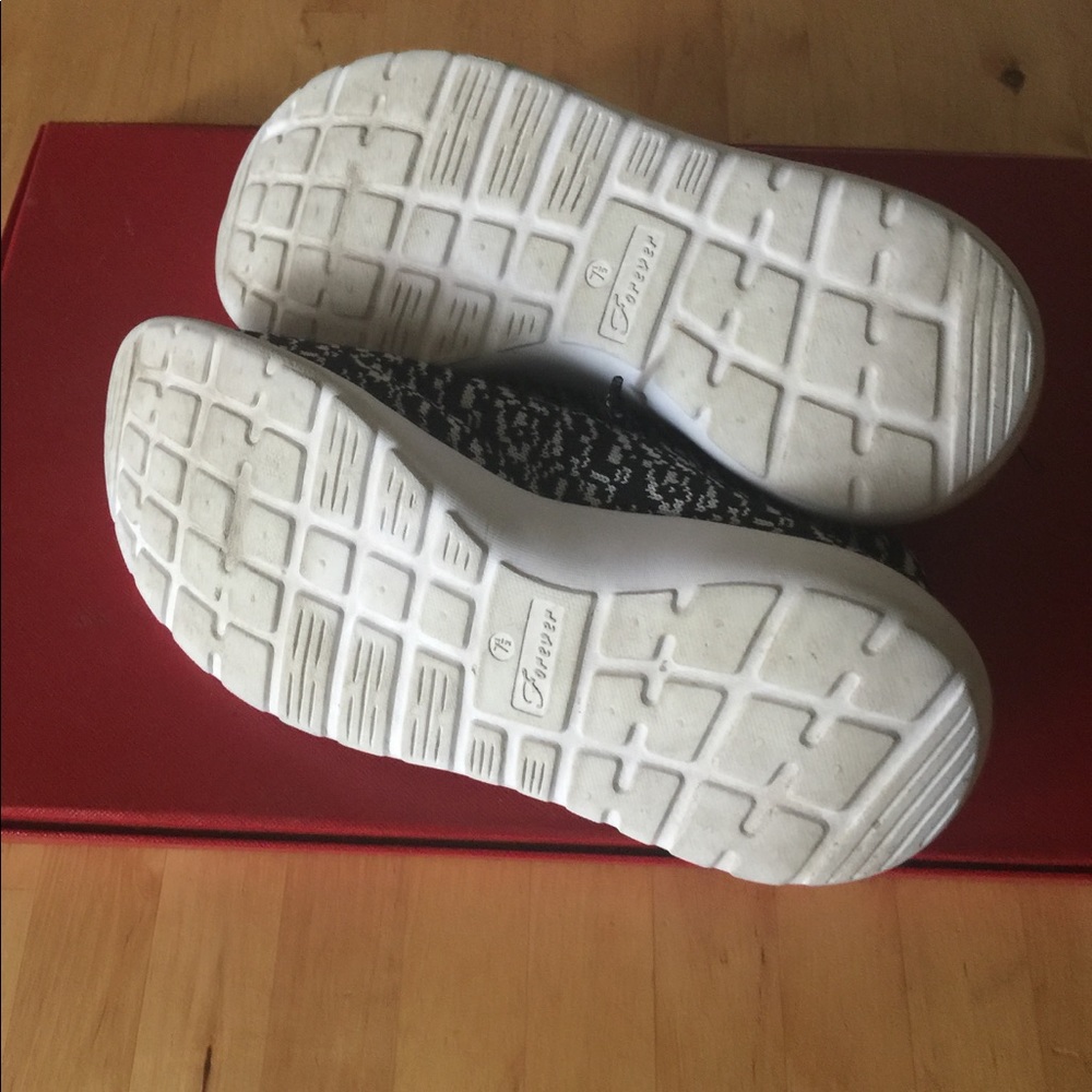 Forever Sneakers, size 7.5 - Picture 2 of 3