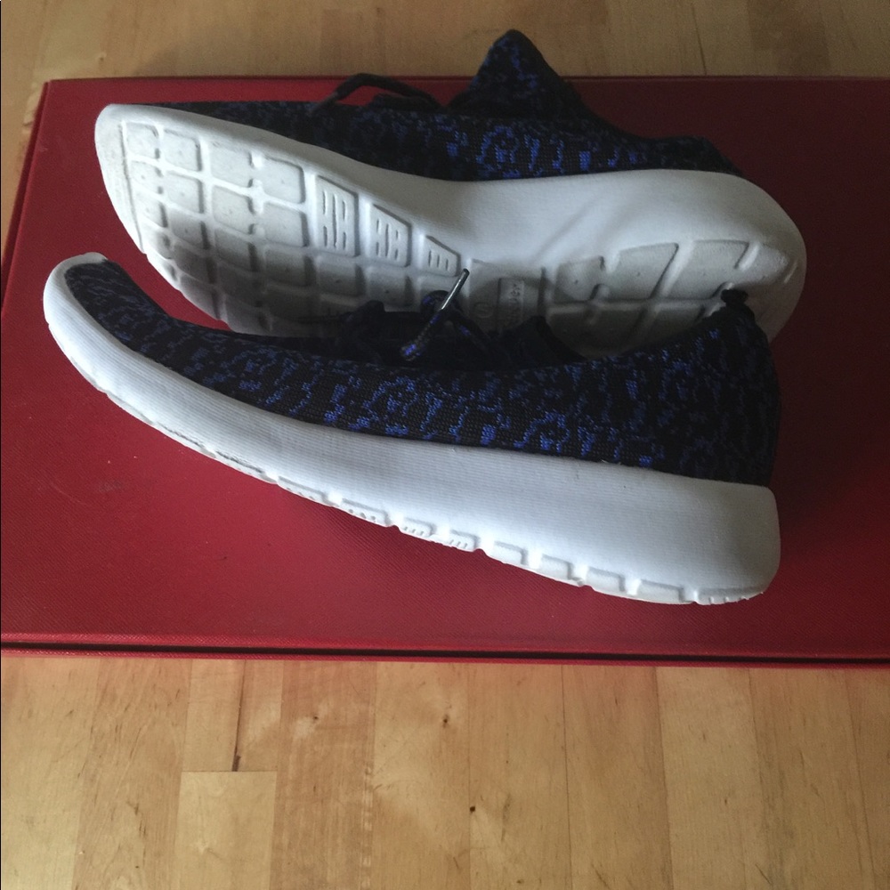 Forever Sneakers, size 7.5 - Picture 3 of 3