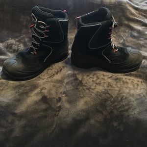 Columbia size 4 boy winter boots
