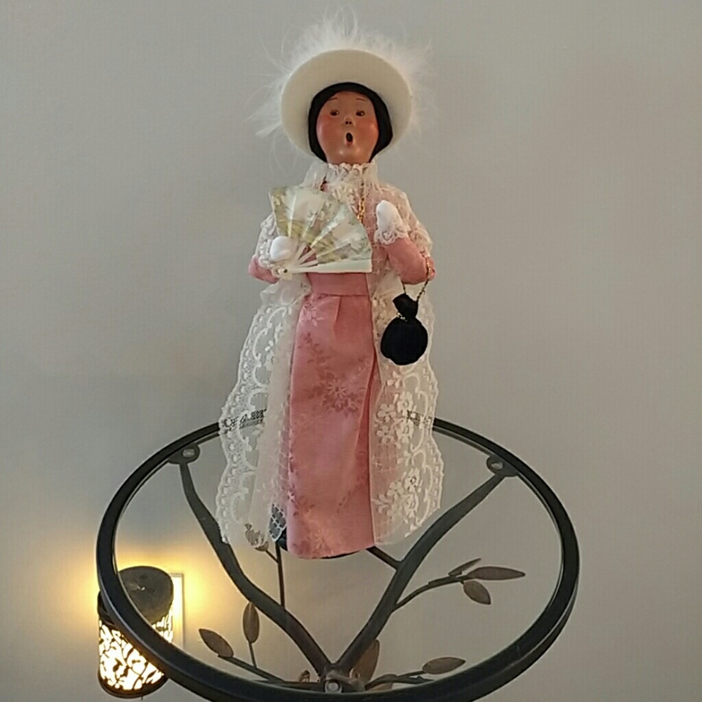 Byers' Choice Caroler