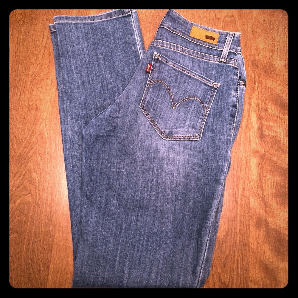 Levi’s Bold Curve Jeans. Mid Rise Slim Fit.